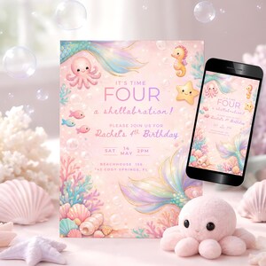 Puede incluir: Una invitación de cumpleaños con temática de sirenas con el texto "IT'S TIME FOUR a shellabration!" y "Rachel's 4th Birthday." El diseño incluye un pulpo, un caballito de mar, una estrella de mar y una cola de sirena. Un smartphone muestra el mismo diseño.