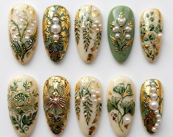 Uñas postizas Art Nouveau doradas hechas a mano / Lujoso diseño 3D de lirios del valle y perlas / Set de uñas de gel personalizadas botánicas verde salvia vintage