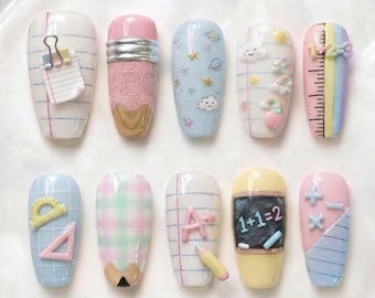 Uñas postizas hechas a mano para material escolar / Cuaderno de papelería 3D y arte para el aula / Set de uñas postizas con temática académica y divertida