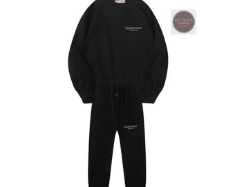 Conjunto deportivo unisex hecho a mano: sudadera y pantalón a juego.