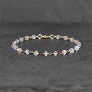 AAA Rainbow Moonstone Armband, 14K Guldfylld Trådlindning, Handgjort