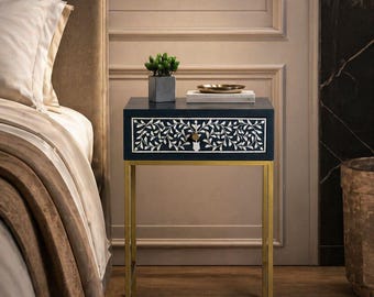 Mesita de noche artesanal con incrustaciones de hueso y base de latón – Mesita de noche de lujo hecha a mano