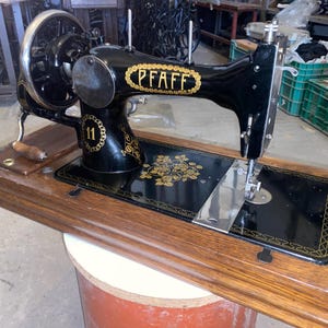 Antique (vintage) PFAFF 11 portable sewing machine (1912) Germany RARE, Very good condition!!!