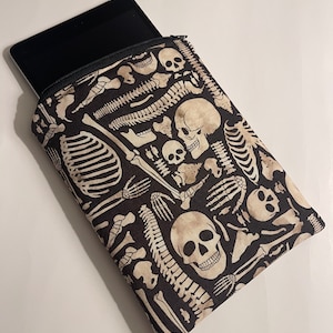 Kindle Paperwhite skeleton sleeve//skeletons  Paperwhite sleeve//Zippered kindle sleeve