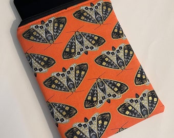 Kindle Paperwhite moths sleeve//Moths Paperwhite sleeve/Moths Kindle paperwhite sleeve/Zippered kindle sleeve