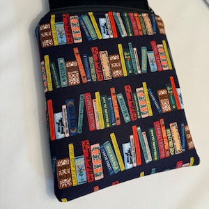 Book lovers Kindle Paperwhite sleeve/Books Paperwhite sleeve/Books Kindle paperwhite sleeve/Zippered kindle sleeve