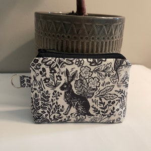 Rifle papel co tela conejos pequeña cartera con cremallera//Bolsa de monedas//Cartera de tarjeta de crédito//Bolsa de accesorios//mini bolsa de maquillaje//Bolsa de identificación de llavero