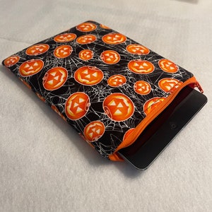 Glow in the dark Kindle PaperWhite Halloween Pumpkins glow in the dark sleeve//Pumpkins PaperWhite sleeve/Zippered kindle sleeve