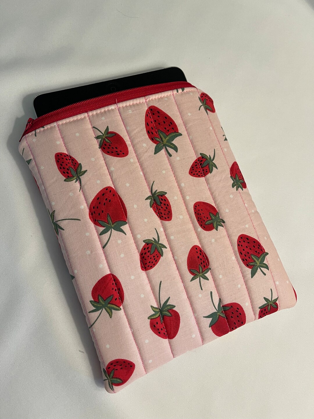Quilted Kindle Paperwhite Strawberry Sleeve//strawberries Paperwhite