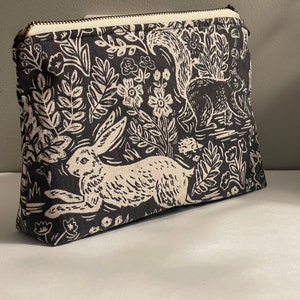 OSTATNI//Płócienna kosmetyczka Woodland/Kolekcja kosmetyków Rifle Paper Co Rabbits/Torebka kosmetyczna.