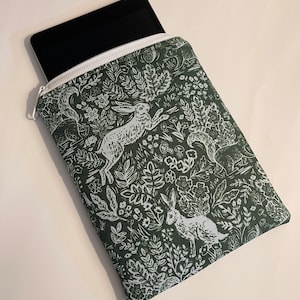 Kindle Paperwhite rabbits sleeve//Rabbits Paperwhite sleeve/Rabbits Kindle paperwhite sleeve/Zippered kindle sleeve
