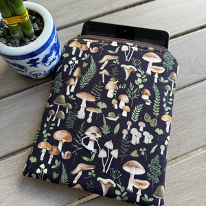Kindle Paperwhite Mushrooms forest sleeve/Paperwhite sleeve/mushroom forest Kindle paperwhite sleeve/Zippered kindle sleeve