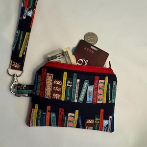 Carteira de identificação Books. Carteira de cartão Books. Bolsa AirPod Books. Carteira Rifle Paper Co. Bolsa de pulso. Carteira minimalista. Carteira Book lovers.