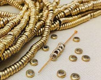 200 Discos espaciadores de latón de 4 mm a 5 mm, platillos redondos Heishi, cuentas grandes con orificio de 1,8 mm, estilo bohemio étnico, India, África, cuentas planas de metal naturales