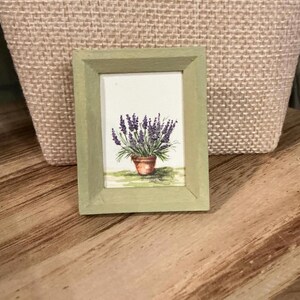 Handgemalte original Aquarellminiatur von einem Blumentopf mit Lavendel, gerahmt, klitzekleines Bild, 2,5 x 3,5 cm