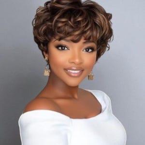 Short Brazilian Human Hair Wig with Brown Highlights P4/30 – Natural Pixie Cut