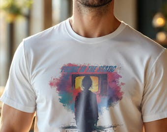 Gefunden im Static T-Shirt, Retro Tee, Abstraktes Kunst-Design mit mutiger Typografie und unheimlicher Nostalgie