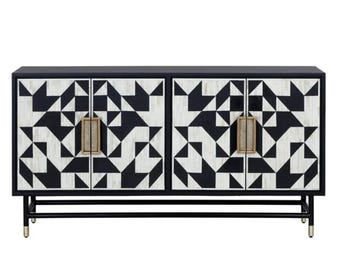 Szafka boczna z geometrycznymi intarsjami z kości – czarno-białe uchwyty z mosiądzu, ręcznie robiona konsola do przechowywania
