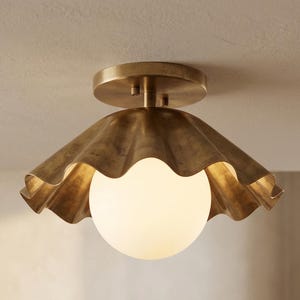 Mid Century Modern taklampa i mässing, infälld, globformad