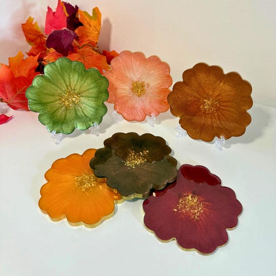 Cosy Autumn Bloom Resin Coasters – Handmade Flower-Shaped with Gold Leaf Edge | Table Decor Gift