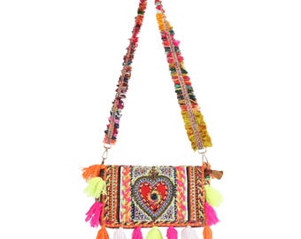 Hand bestickte Clutch aus recyceltem Stoff: Boho Festival Geldbörse