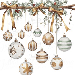 Könnte beinhalten: Aquarell-Illustration von Weihnachtskugeln, die an einem Ast mit goldenen Bändern und Grün hängen. Die Kugeln sind weiß, gold und grün, mit verschiedenen Mustern wie Streifen, Punkten und Schneeflocken. Festliche Weihnachtsdekoration.