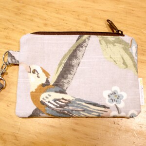 Cartera tipo cartera con cremallera y estampado botánico Fauna floral gris
