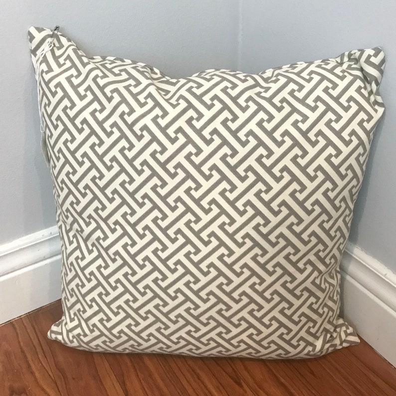 Gray and White Geometric Print Pillow Cover image 3