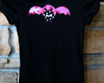 Pink Camo Bat Applique T-shirt short sleeve, black, girls medium