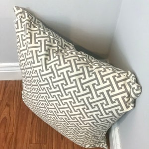 Gray and White Geometric Print Pillow Cover image 5