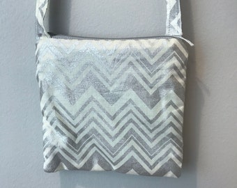 Silber Chevron Reißverschluss Beutel mit Strap