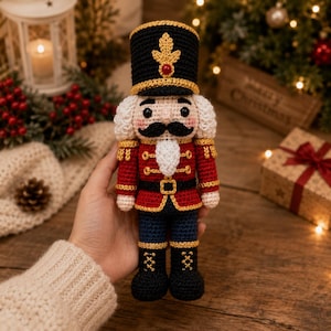 Gehaakte notenkraker, kerstamigurumi, speelgoed vakantiesoldaat, klassieke notenkraker, kerstmantel, handgemaakt kerstdecor, winteraandenken