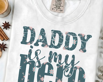 Maglietta vintage con stampa floreale "Daddy Is My Hero", colori confortevoli, cotone, regalo per la festa del papà.
