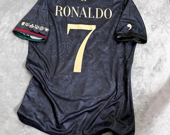 Maillot Ronaldo GOAT Portugal pour les fans 23-24 édition spéciale Portugal Comma Football Ronaldo # 7 édition conjointe 2024 Maillot Embrace Greatness