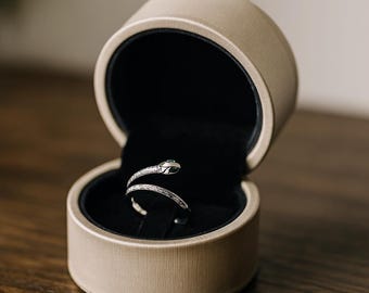 Luxury Round Ring Box – Engagement Proposal – Elegant Jewelry Case – Minimalist Velvet Interior – Ring Holder – Gift For Her – Wedding gift