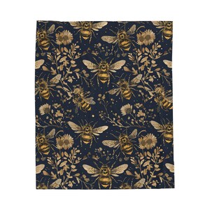 Bee-themed Velveteen Plush Blanket, Cozy Gift for Nature Lovers, Cute Home Decor, Soft Throw Blanket for Snuggling, Perfect for Couch or Bed