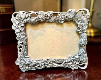 Pewter Art Nouveau Floral and Berries Motif Tabletop Picture Frame for 3.5” x 5” Photo: Vintage Seagull Pewter Company, Made in Nova Scotia