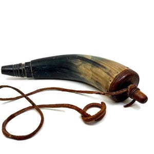 Powder Horn, Vintage Reproduction of an Antique Gunpowder Holder for Muzzle Loading Rifles, Collectible Americana, Western Decor, Militaria