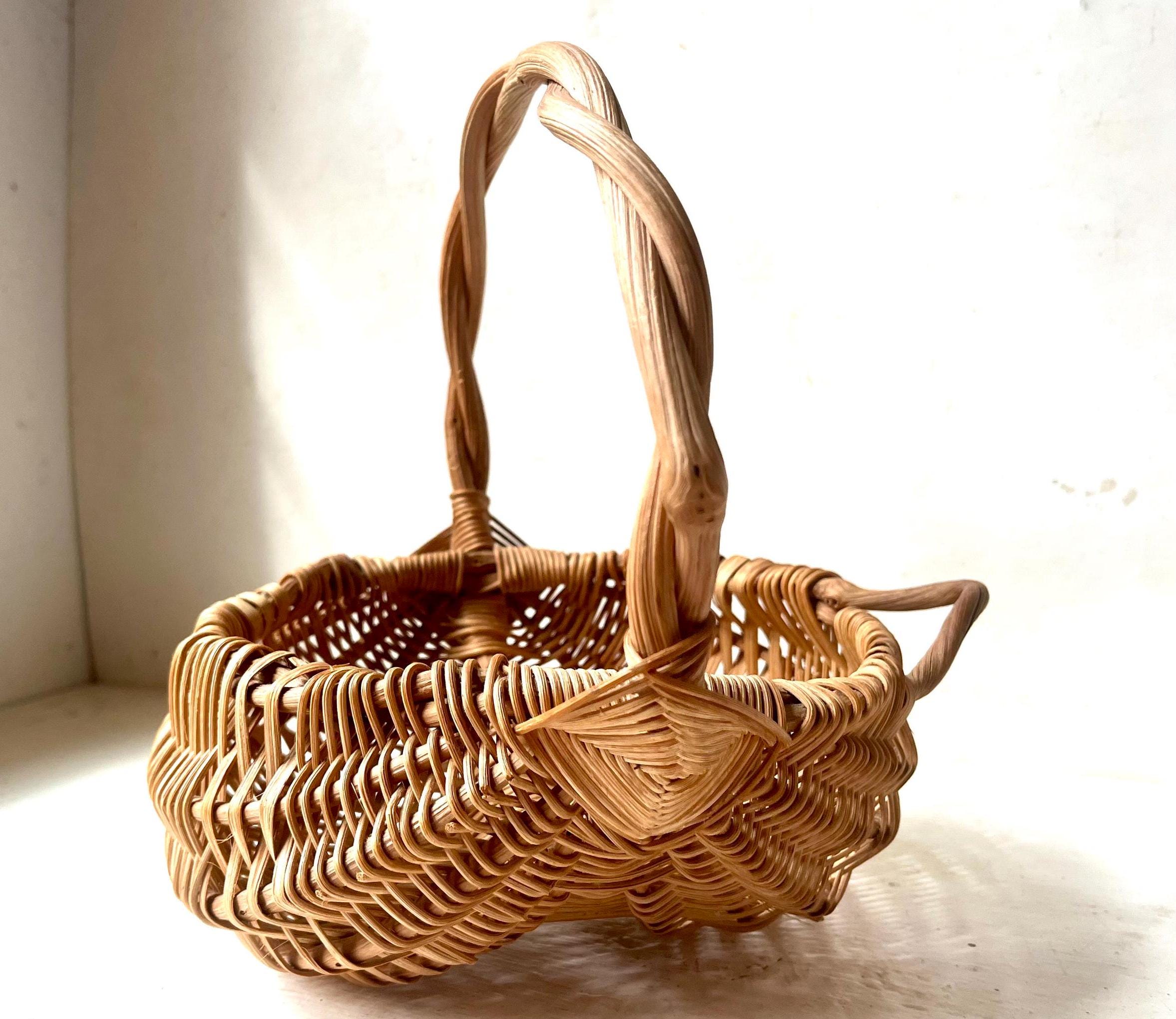 ヴィンテージのブドウのつる編みバスケット：ゴッズ・アイ