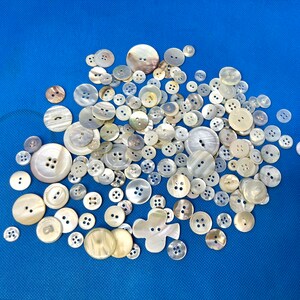 150 Mermaid Scale Buttons in an Oyster Shell, Iridescent Mother of Pearl Button Lot, Vintage Supplies, Instant White Button Collection image 4