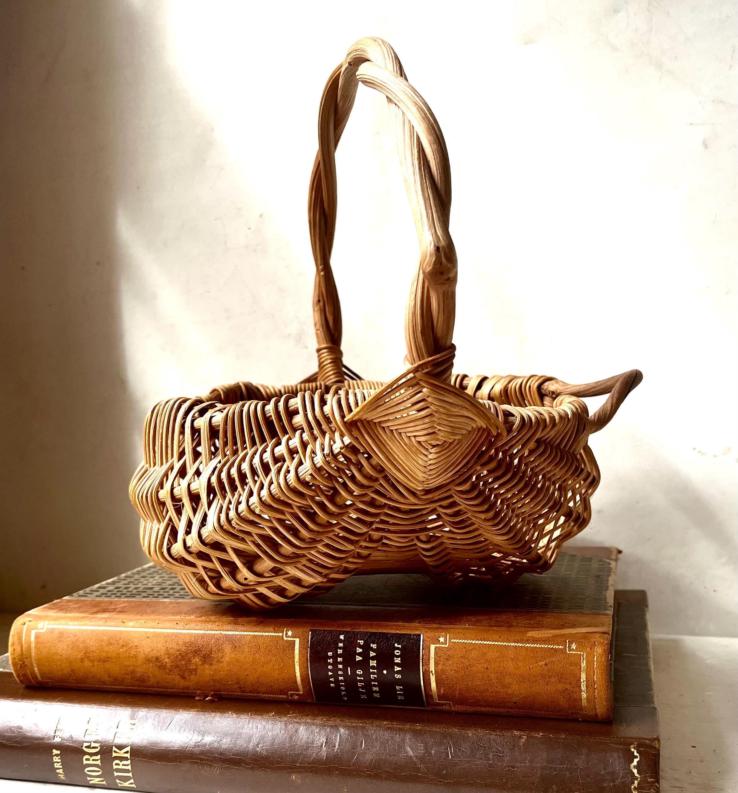 ヴィンテージのブドウのつる編みバスケット：ゴッズ・アイ