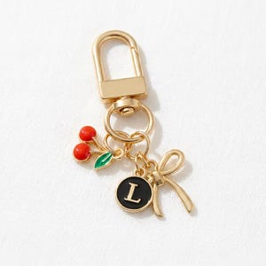 Llavero con inicial personalizada, colgante para bolso con lazo de cereza dorada, llavero con letra personalizada, colgante para bolso coqueto, lindo regalo para ella.