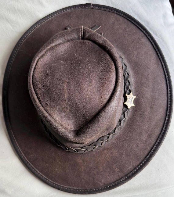 BC Hat (Bill Conner) The Original Australian and Best Hat. Size Medium. Handmade using oily steer hide leather. Very good condition.