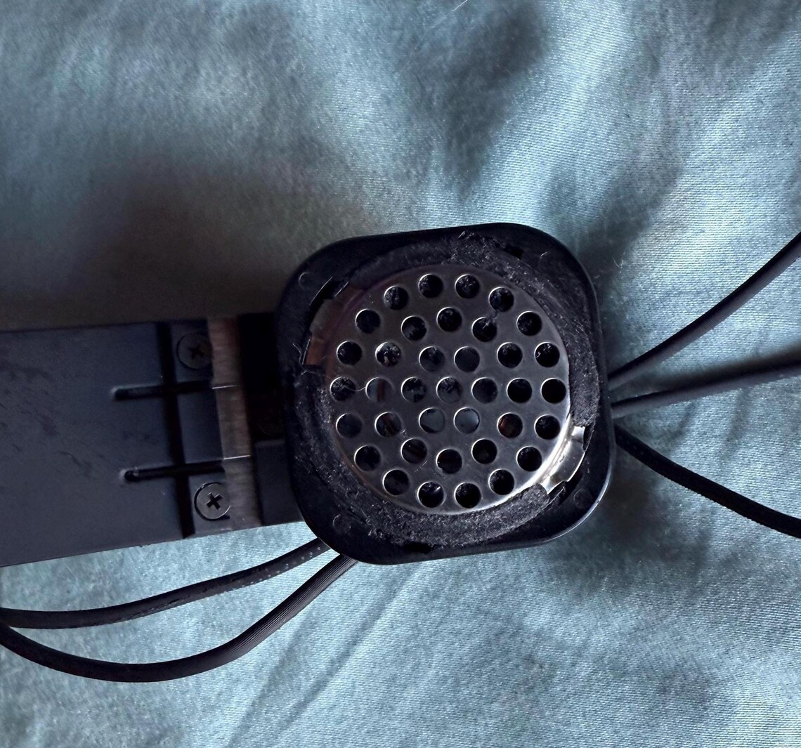 VINTAGE Bang and Olufsen Headphones Form-2. Adjustable with very long chord Preowned in Excellent Working Condition. Missing foam ear pads., foto 4 di 5