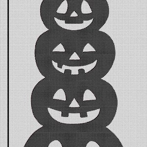 Peut inclure: Décoration d'Halloween noire représentant une pile de cinq visages de citrouilles sculptées. La décoration mesure 2,4 m de haut et 1,2 m de large. Chaque citrouille a un visage souriant avec des yeux triangulaires et une bouche sculptée.