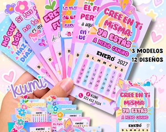 Puede incluir: Una colección de calendarios 2027 con diseños en tonos pastel, arcoíris, flores y mariposas. Cada calendario muestra el mes de enero de 2027 con frases en español como Cree en ti misma y Eres más fuerte, junto con el logo de Kumi.