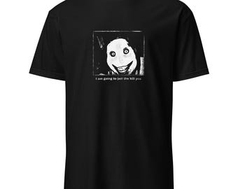 Puede incluir: Camiseta negra con un gráfico en blanco y negro de una cara sonriente con ojos negros. El texto "I am going to just kill you" está debajo del gráfico. La camiseta está hecha de un material suave.
