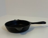 Wagner Ware wagnerware 3-1 2 inch cast iron skillet stamped 1050 1920 s