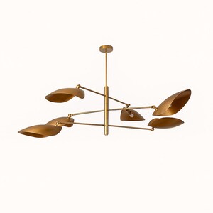Elegant taklampa i mässing – ljuskrona med 6 ljuskällor och böjd skärm | Modern Sputnik-lampa med linjär armatur | Pendel med dubbel glasskärm bild 3