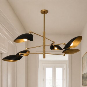 Elegant taklampa i mässing – ljuskrona med 6 ljuskällor och böjd skärm | Modern Sputnik-lampa med linjär armatur | Pendel med dubbel glasskärm Black Brass